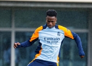 九游娱乐网页-关于皇家马德里球迷为球队的胜利欢呼雀跃的信息