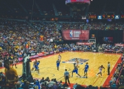 九游娱乐网站-字母哥狂轰55分18篮板！老鹰在跨联盟巅峰对决中力克辽宁队