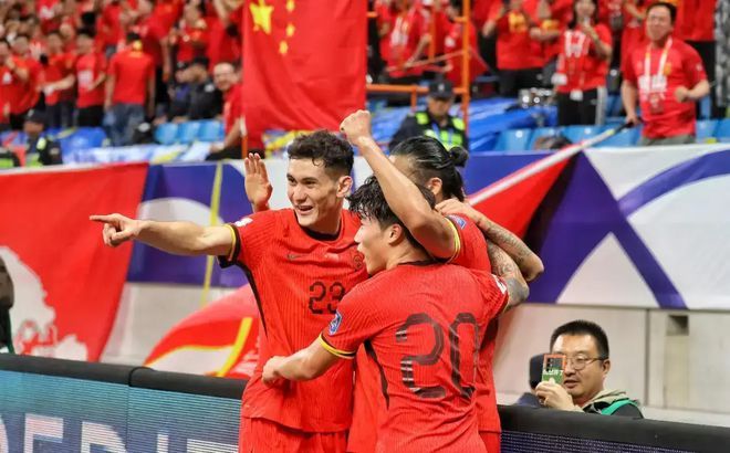 广岛三箭队斗志昂扬,晋级在望!的简单介绍 广岛三箭队斗志昂扬,晋级在望!的简单介绍