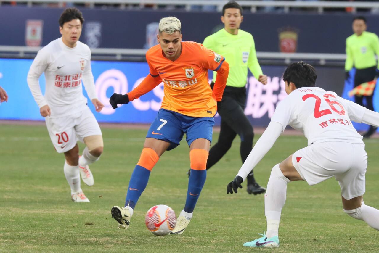 包含广州富力主场大胜长春亚泰，雄心拿下三分的词条