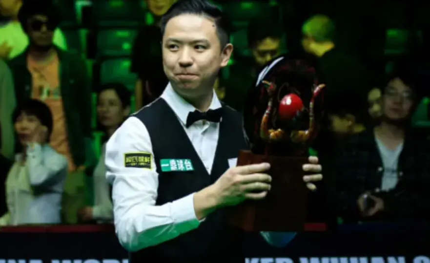 瞬间定格:球员瞳孔炯炯,全神贯注比赛的简单介绍 瞬间定格:球员瞳孔炯炯,全神贯注比赛的简单介绍