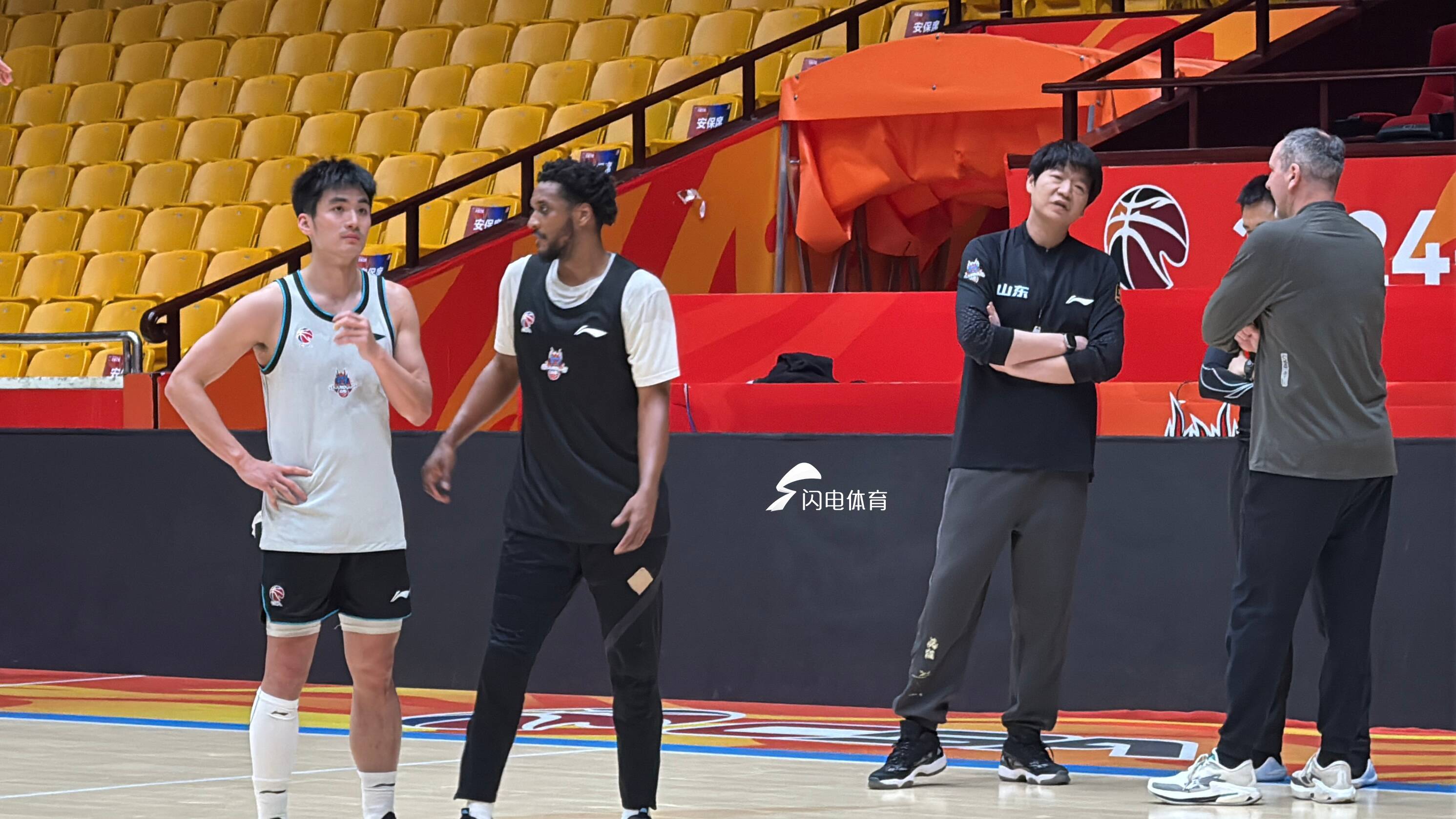 西藏男篮实力强劲,成功战胜山东队的反扑 西藏男篮实力强劲,成功战胜山东队的反扑