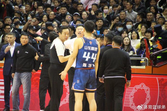 西藏男篮实力强劲,成功战胜山东队的反扑 西藏男篮实力强劲,成功战胜山东队的反扑