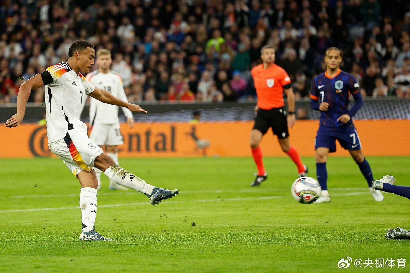 意大利主场告捷，力克对手晋级欧洲国家联赛半决赛的简单介绍