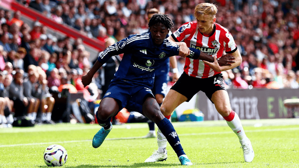 曼联凭借点球险胜南安普顿，保持不败战绩