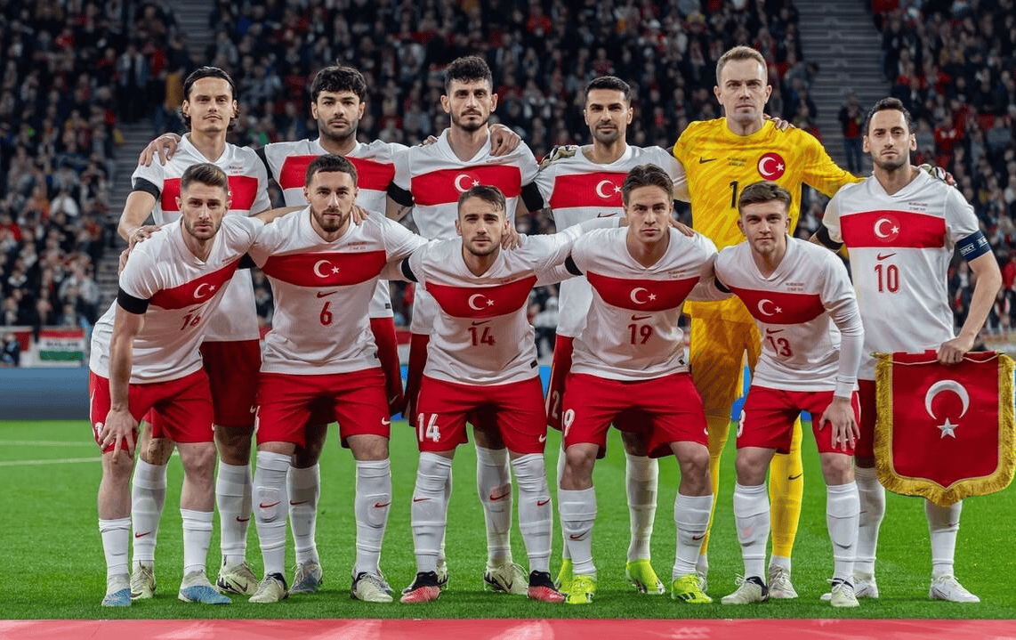 包含欧洲杯预选赛战火激烈，球队士气高昂的词条