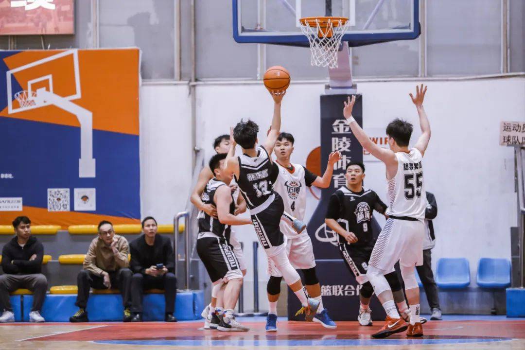 包含篮球城市联赛迎来高潮，精彩对抗精彩纷呈的词条