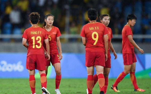 中国女足备战严谨，队员训练纪律严格有序