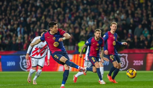 巴塞罗那防线表现稳健,成功挫败对手攻势 巴塞罗那防线表现稳健,成功挫败对手攻势