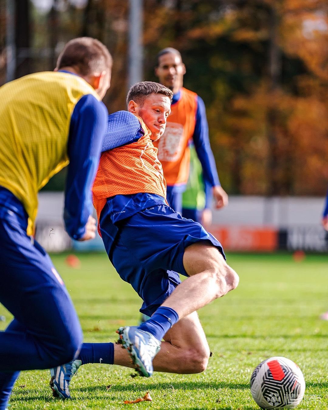 包含荷兰国家队以惊人表现晋级下一轮的词条 包含荷兰国家队以惊人表现晋级下一轮的词条