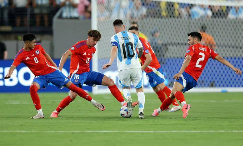 阿根廷遭遇加拿大：南美强队遇强对手艰难晋级的简单介绍