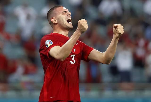 包含格鲁吉亚队备战欧预赛，决心在球场上斗志昂扬的词条