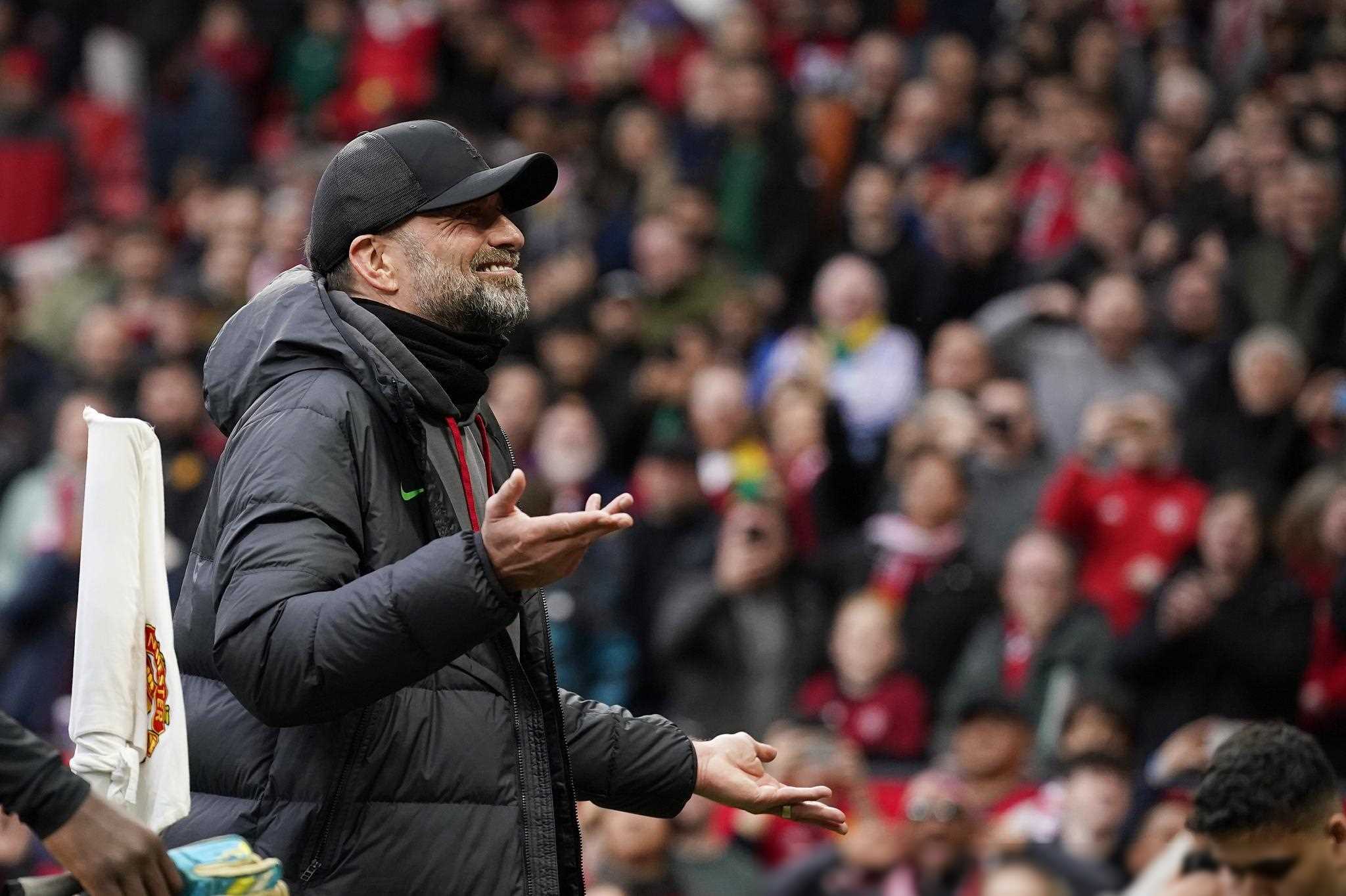 包含利物浦主力后卫因伤缺席多场联赛，球队防线岌岌可危的词条