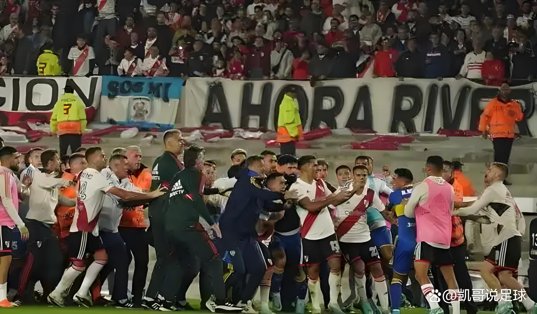 暴力事件发生！比赛陷入混乱