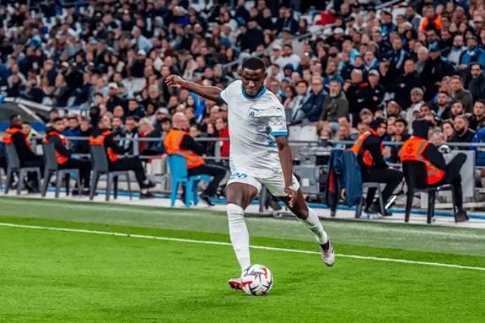 马赛队在最新比赛中取得重要三分 马赛队在最新比赛中取得重要三分