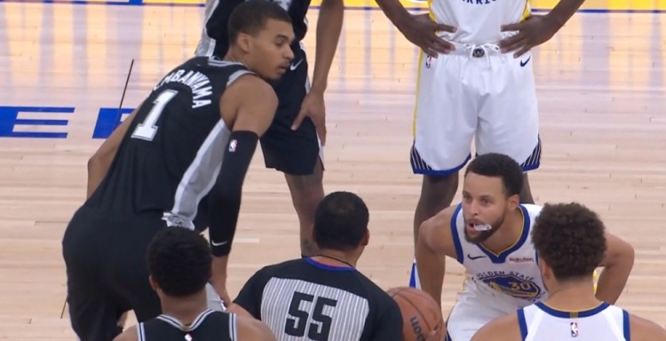 关于勇士客场横扫马刺,库里全场最高分的信息 关于勇士客场横扫马刺,库里全场最高分的信息