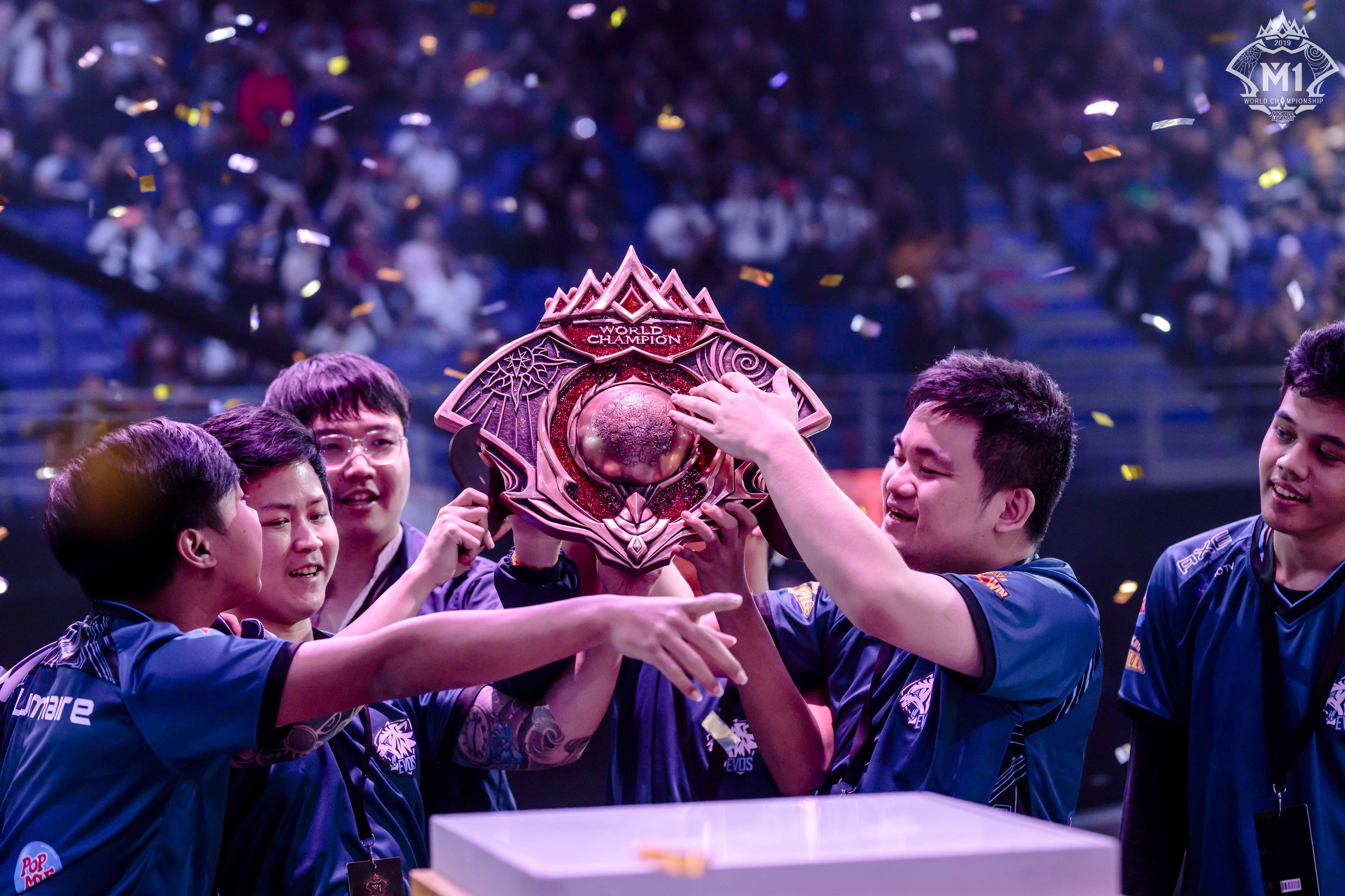 两支实力强劲的球队即将在场上对决