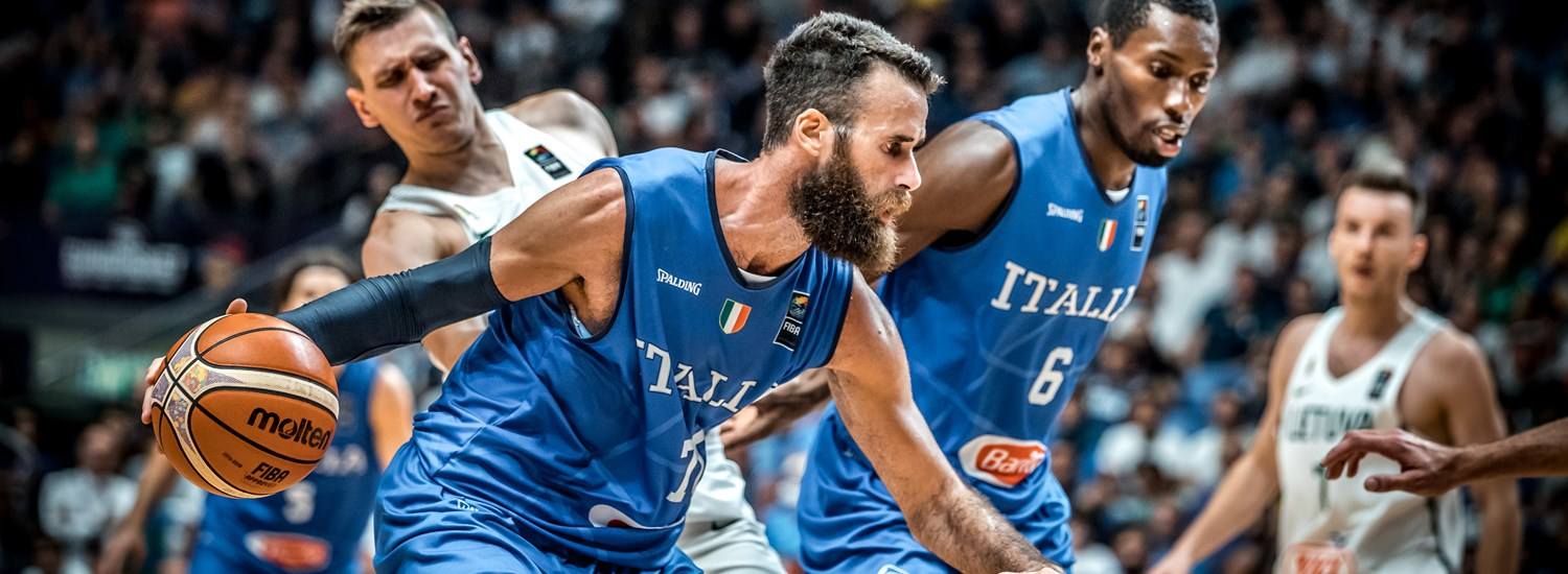 包含欧洲篮球职业联赛开战，强队展现实力的词条