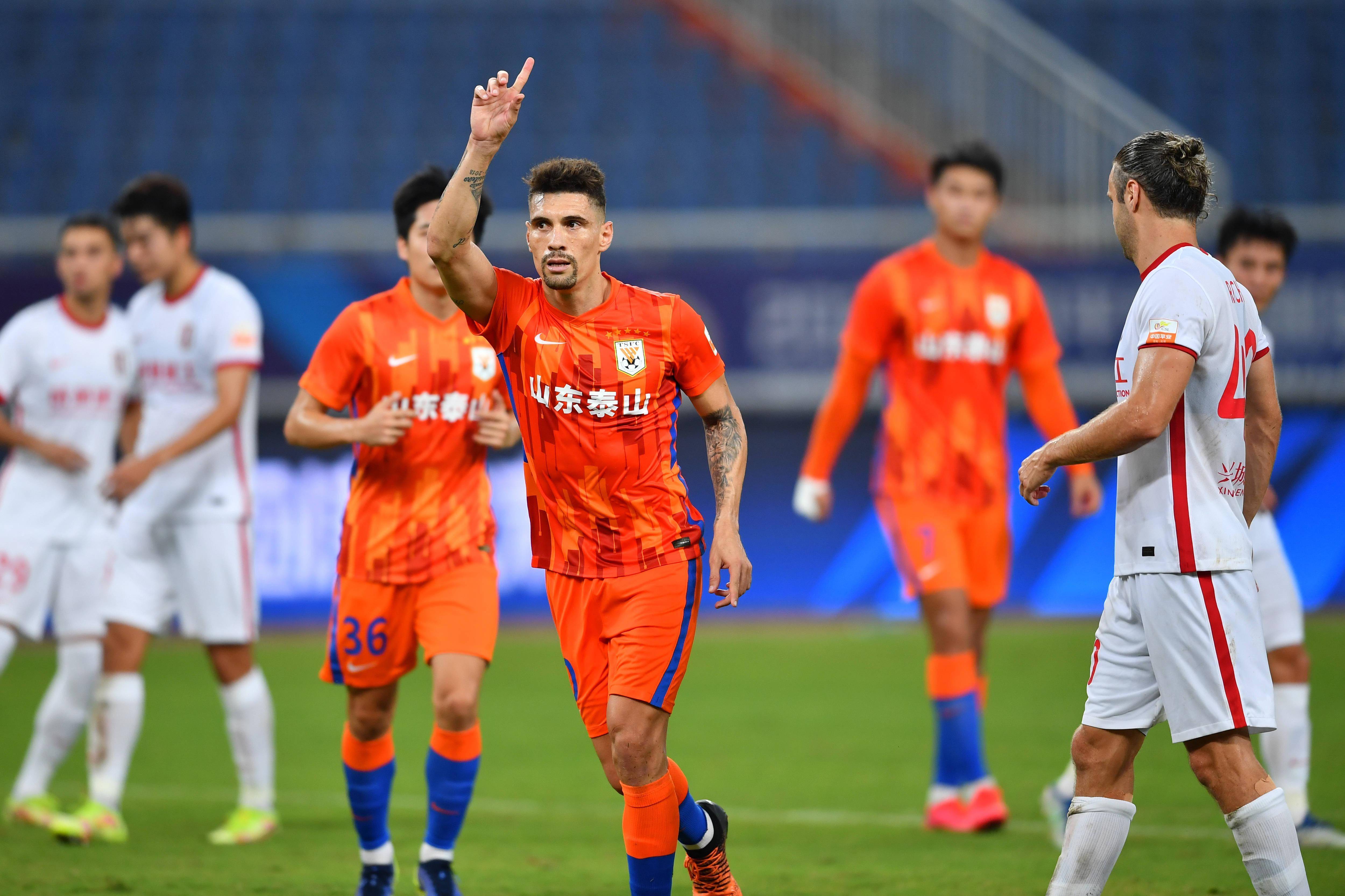 山东鲁能队客场战胜重庆斯威队