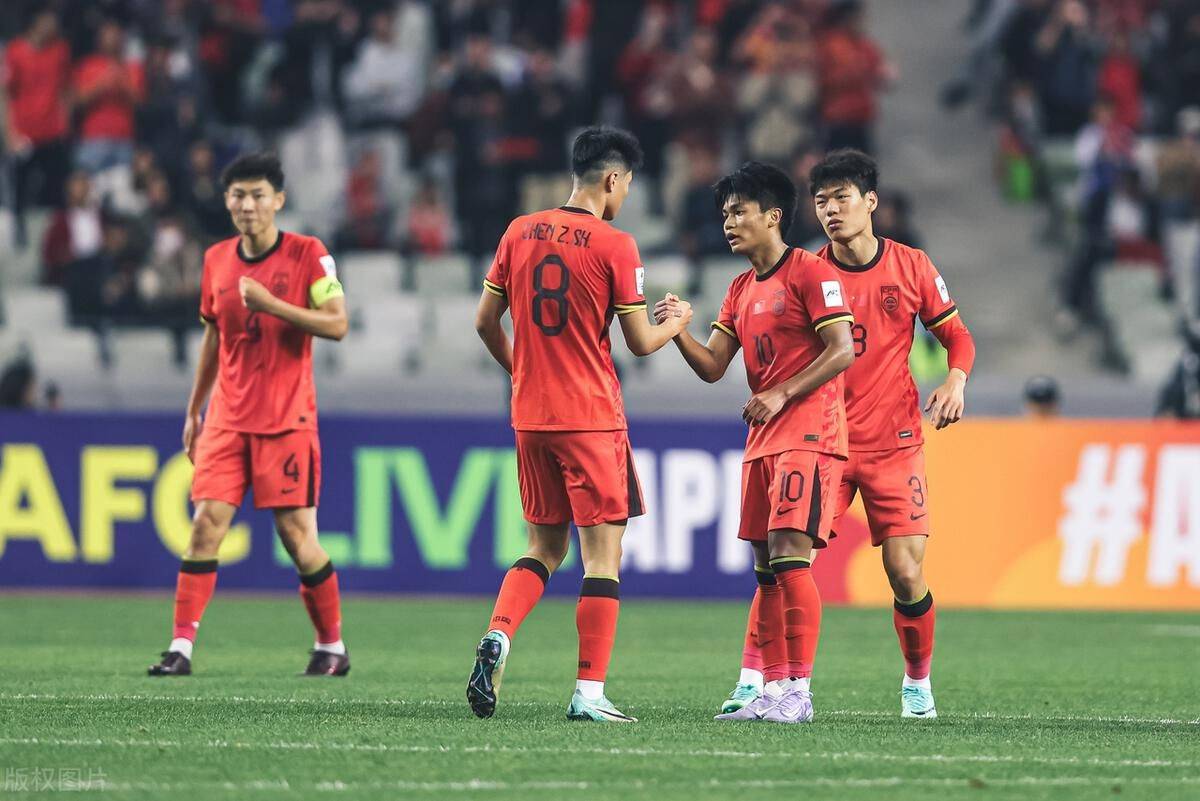 上港队员备战浦项欲取得重要胜利 上港队员备战浦项欲取得重要胜利