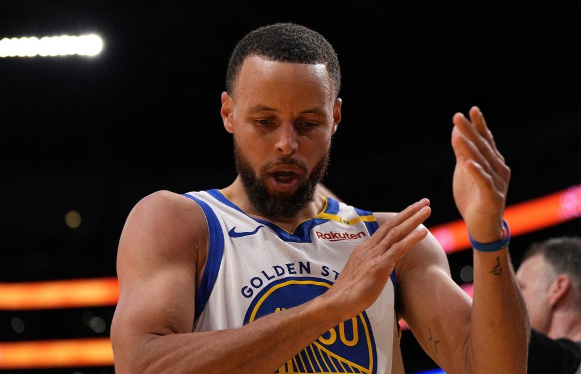 包含勇士防守端表现亮眼，球队状态逐渐回升的词条