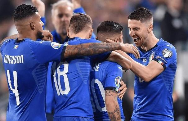 欧预赛赛况紧张刺激，球员斗志昂扬！