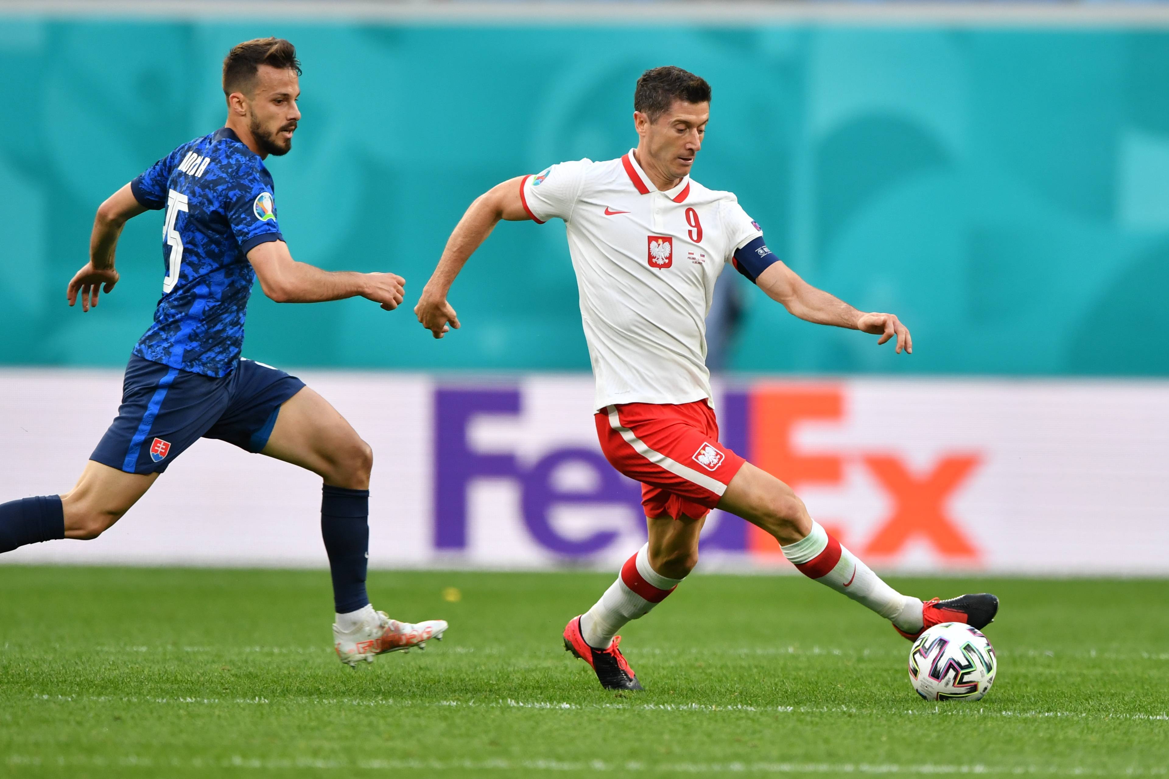 波兰足球队力挫瑞士，欧国联小组赛胜场领先