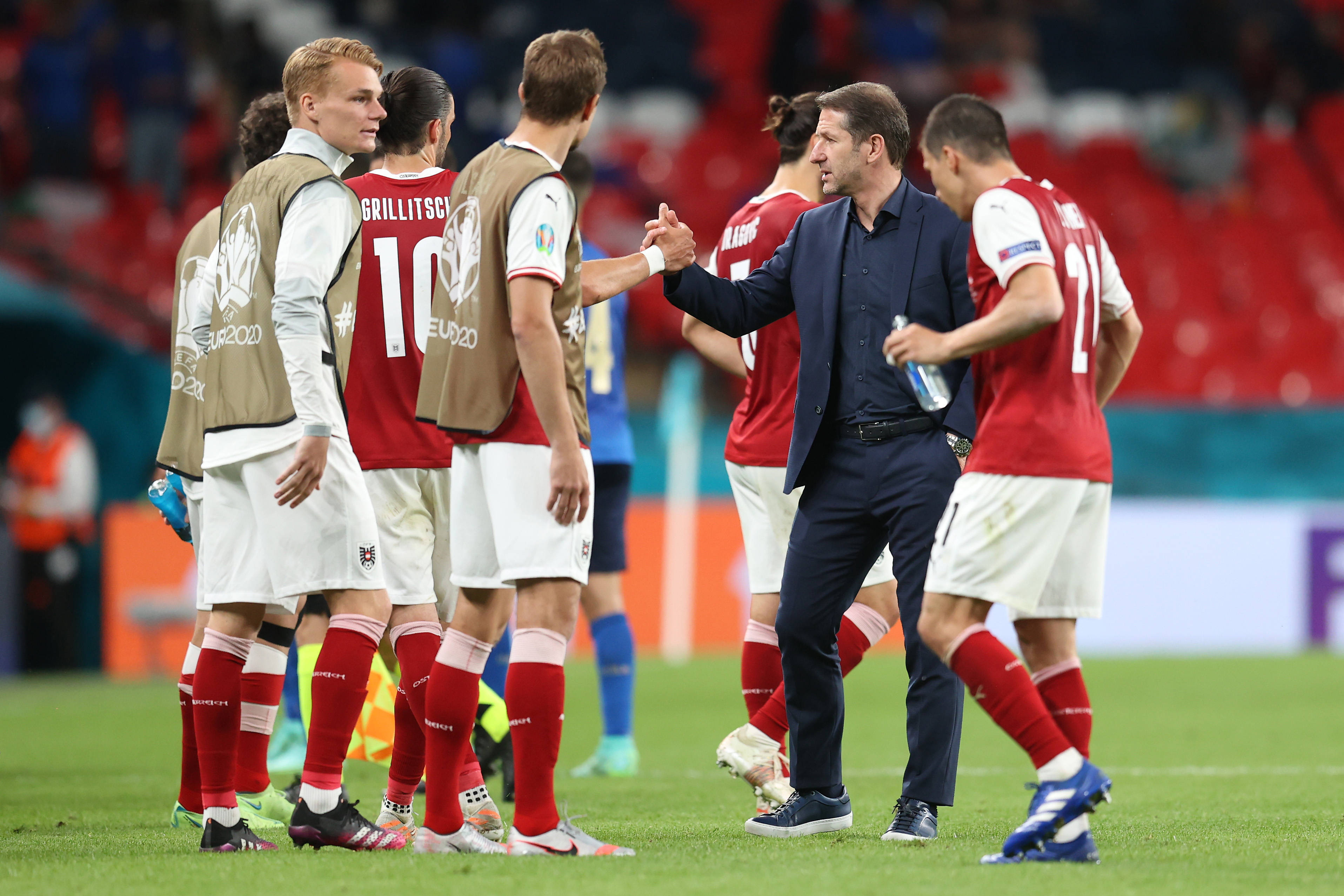 波兰足球队力挫瑞士，欧国联小组赛胜场领先