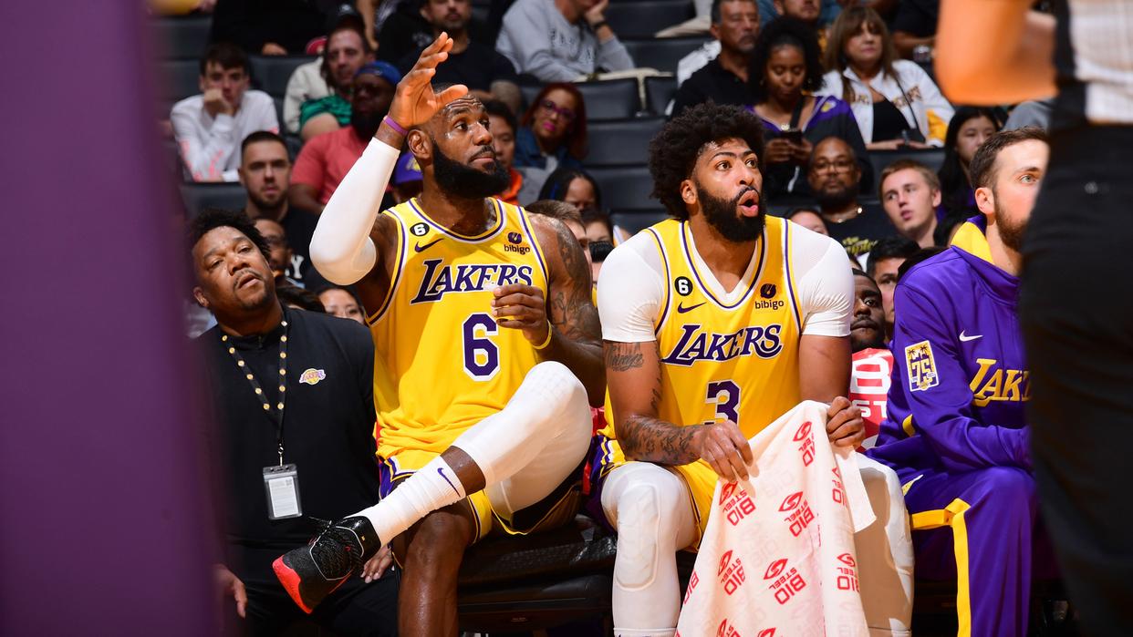 湖人战太阳，詹姆斯戴维斯联手掀翻对手