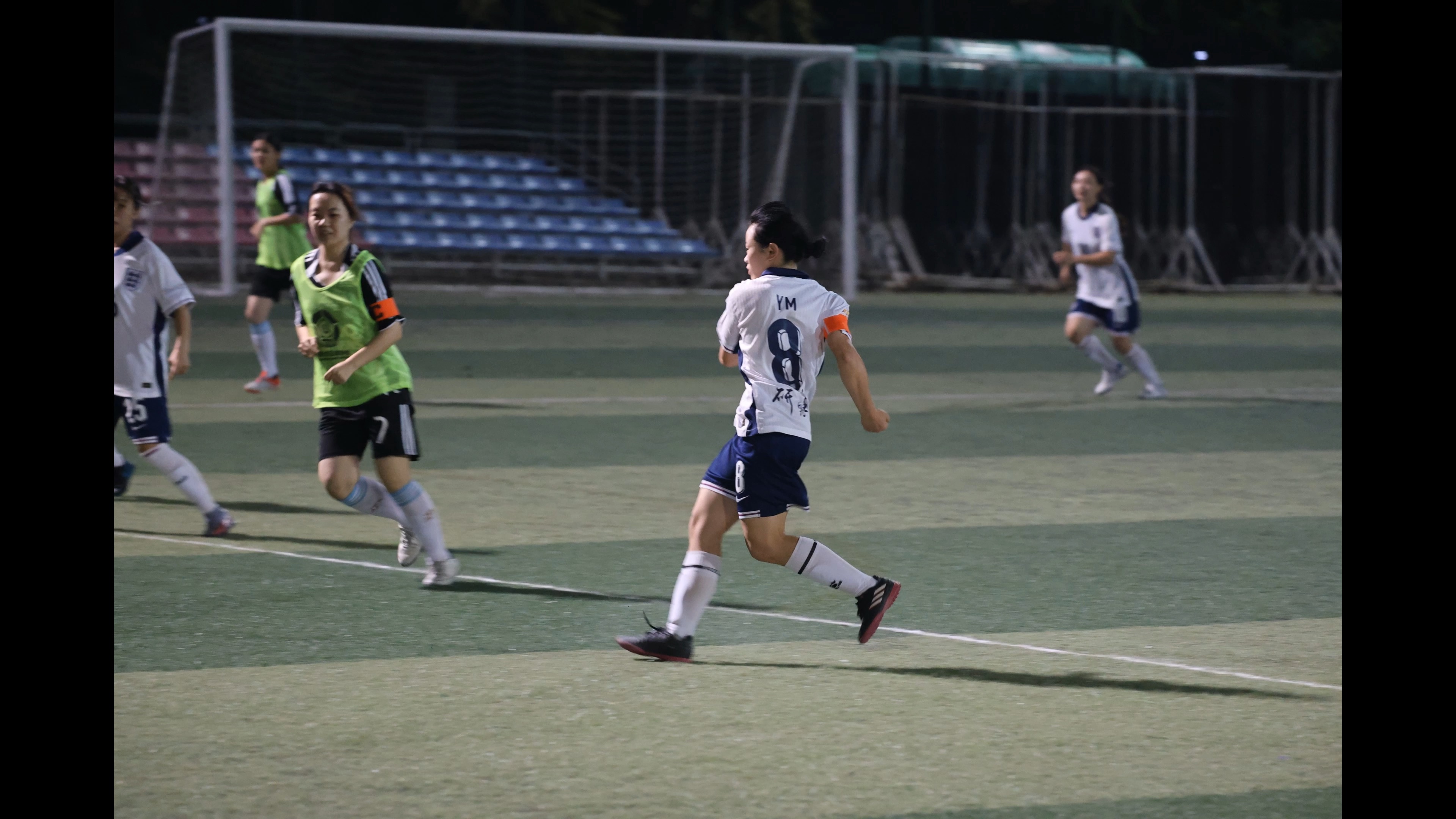 足球比赛的精彩瞬间引发球迷热议