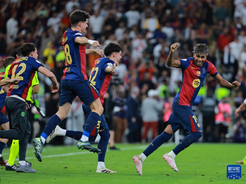 足球比赛的精彩瞬间引发球迷热议