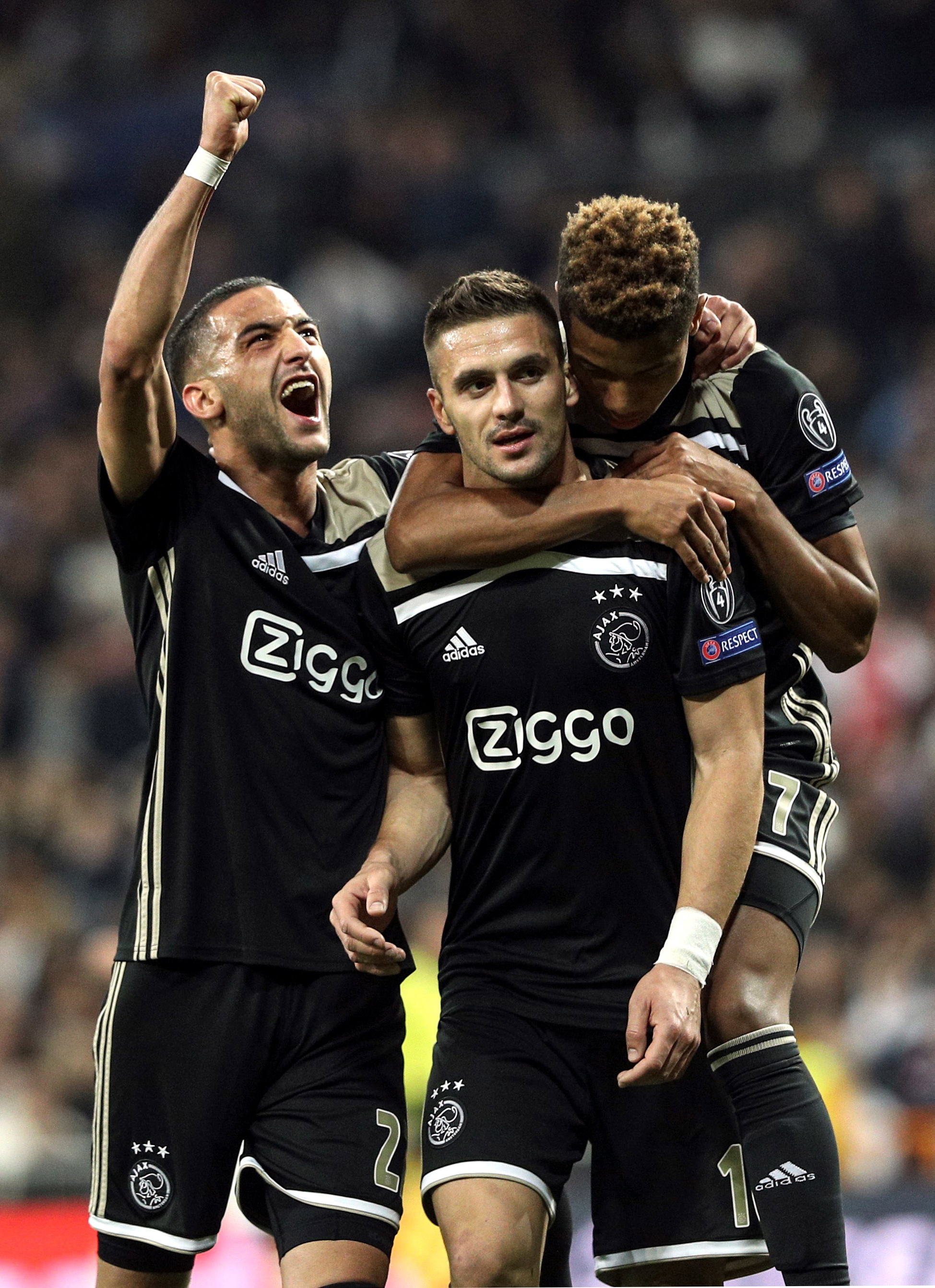 阿贾克斯实力抢眼,轻松晋级下一轮 阿贾克斯实力抢眼,轻松晋级下一轮