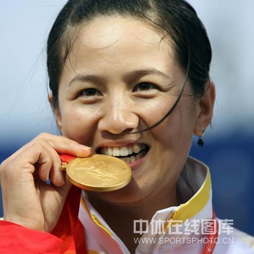 泰国游泳选手勇夺金牌,惊艳一幕 泰国游泳选手勇夺金牌,惊艳一幕