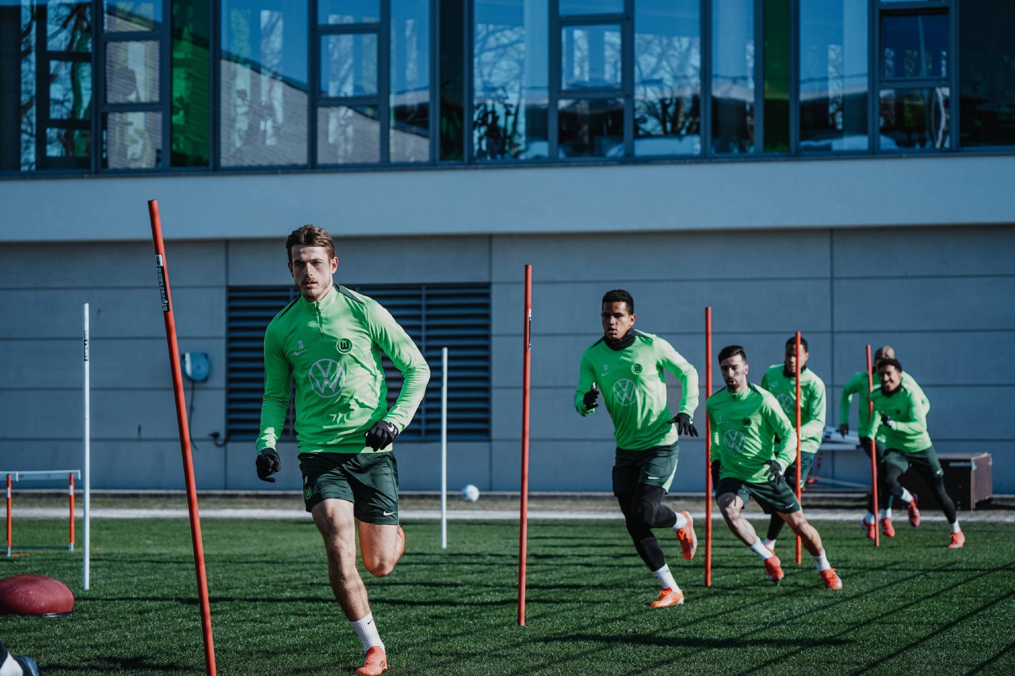 沃尔夫斯堡球员团结一致，力争冲进前四