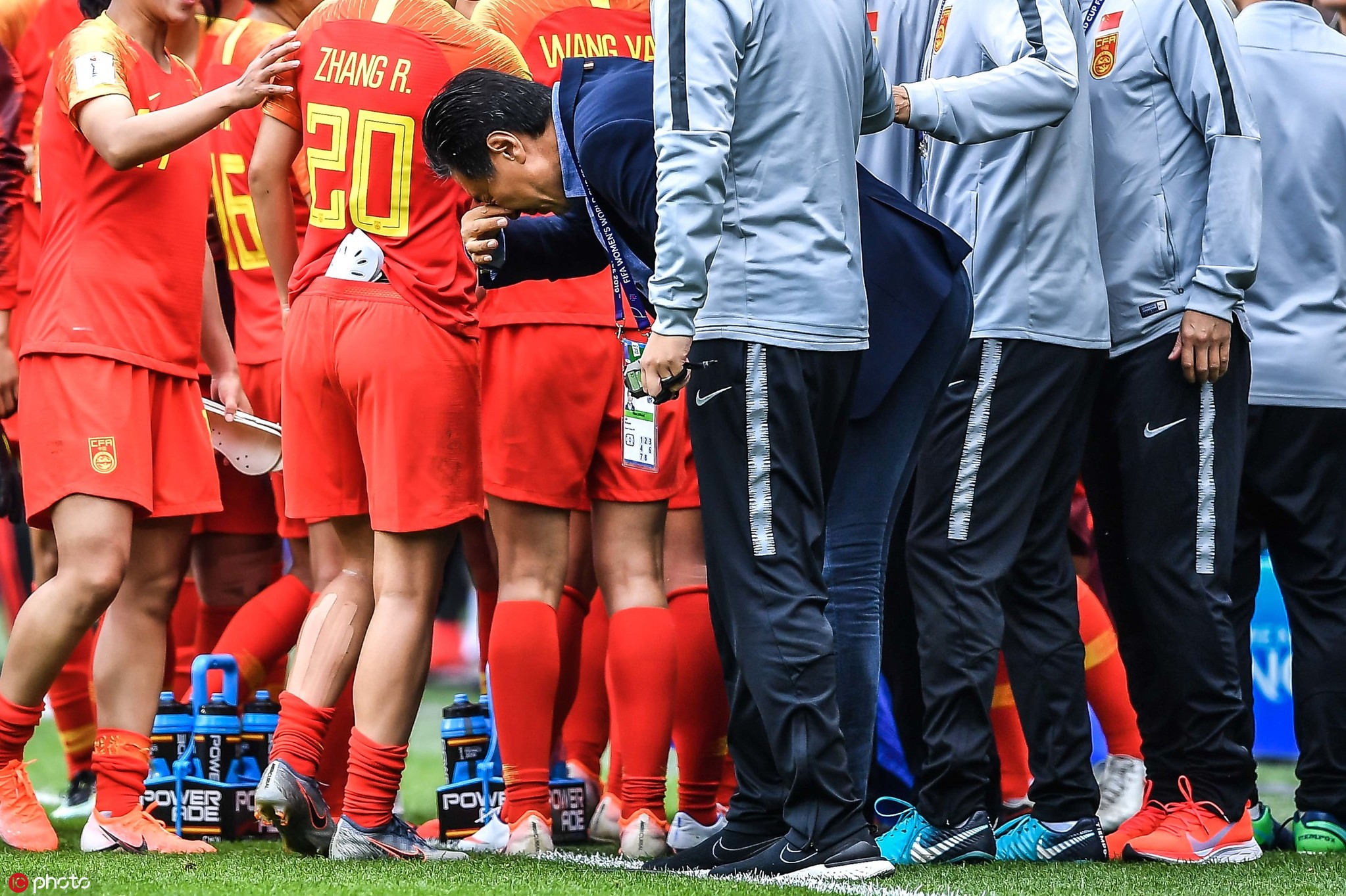 强渡千里！中国足球队迎来强敌，拼尽全力