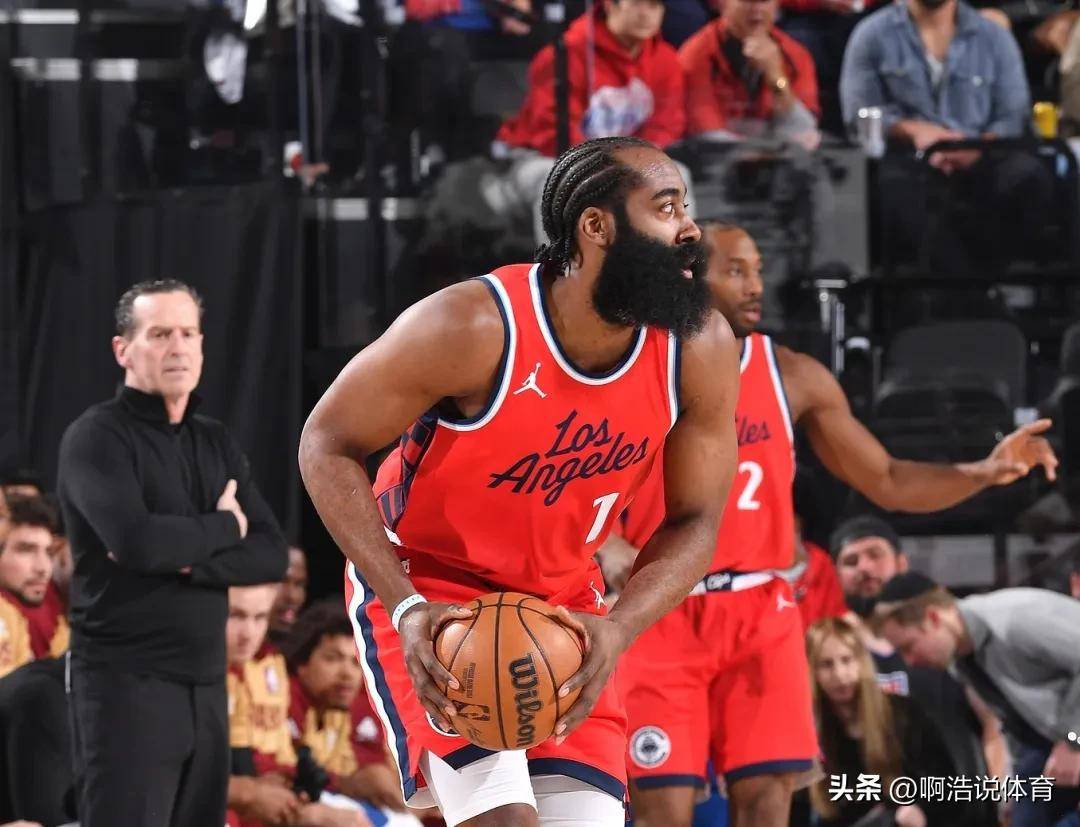 快船力挫鹈鹕,莱昂纳德大放异彩 快船力挫鹈鹕,莱昂纳德大放异彩