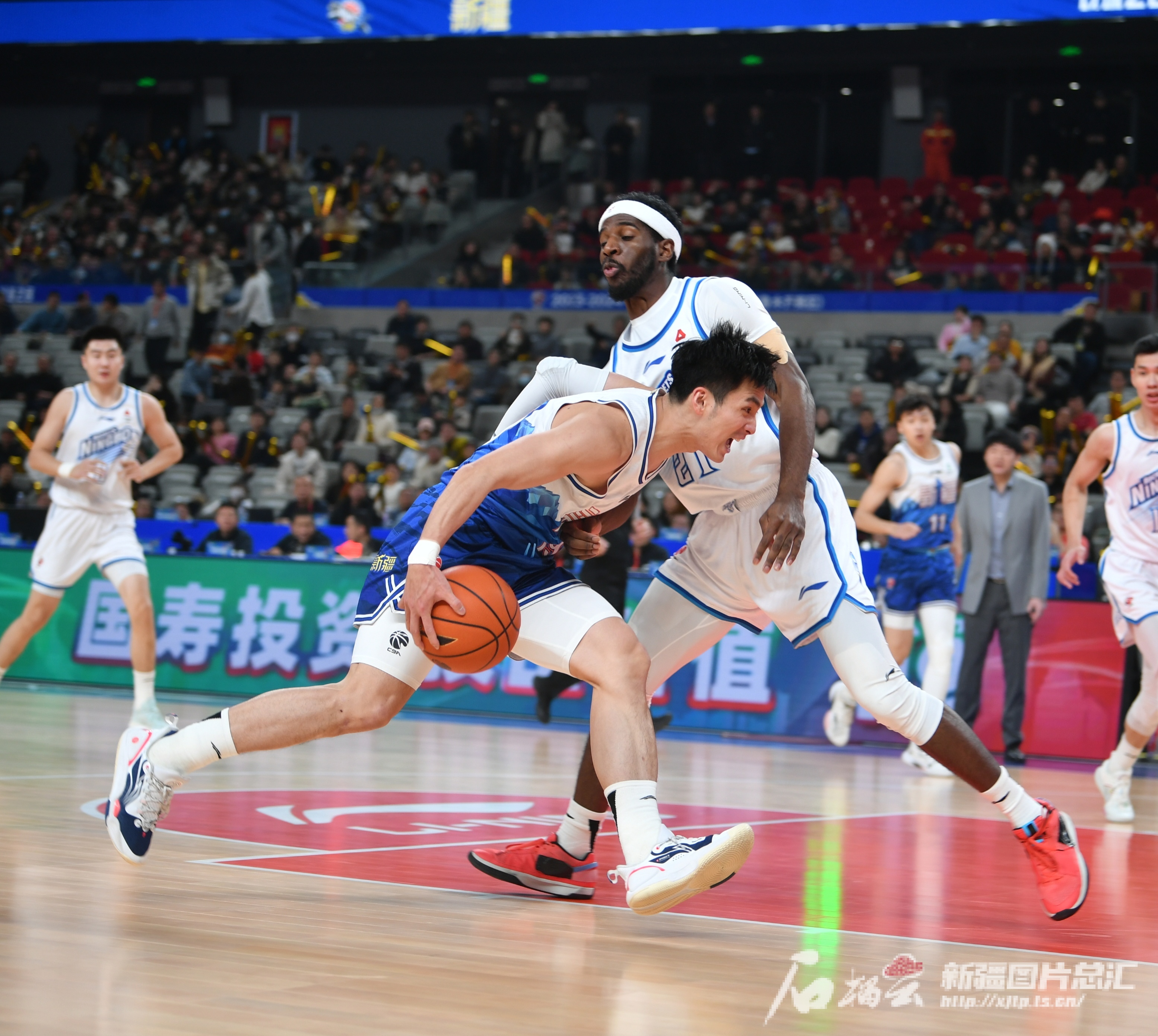关于新疆男篮阵容进一步强化，欲称霸赛场的信息