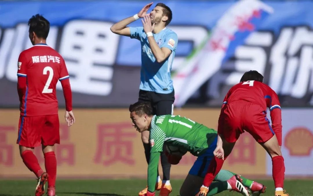 重庆斯威客场逼平建业，保级形势依然不容乐观