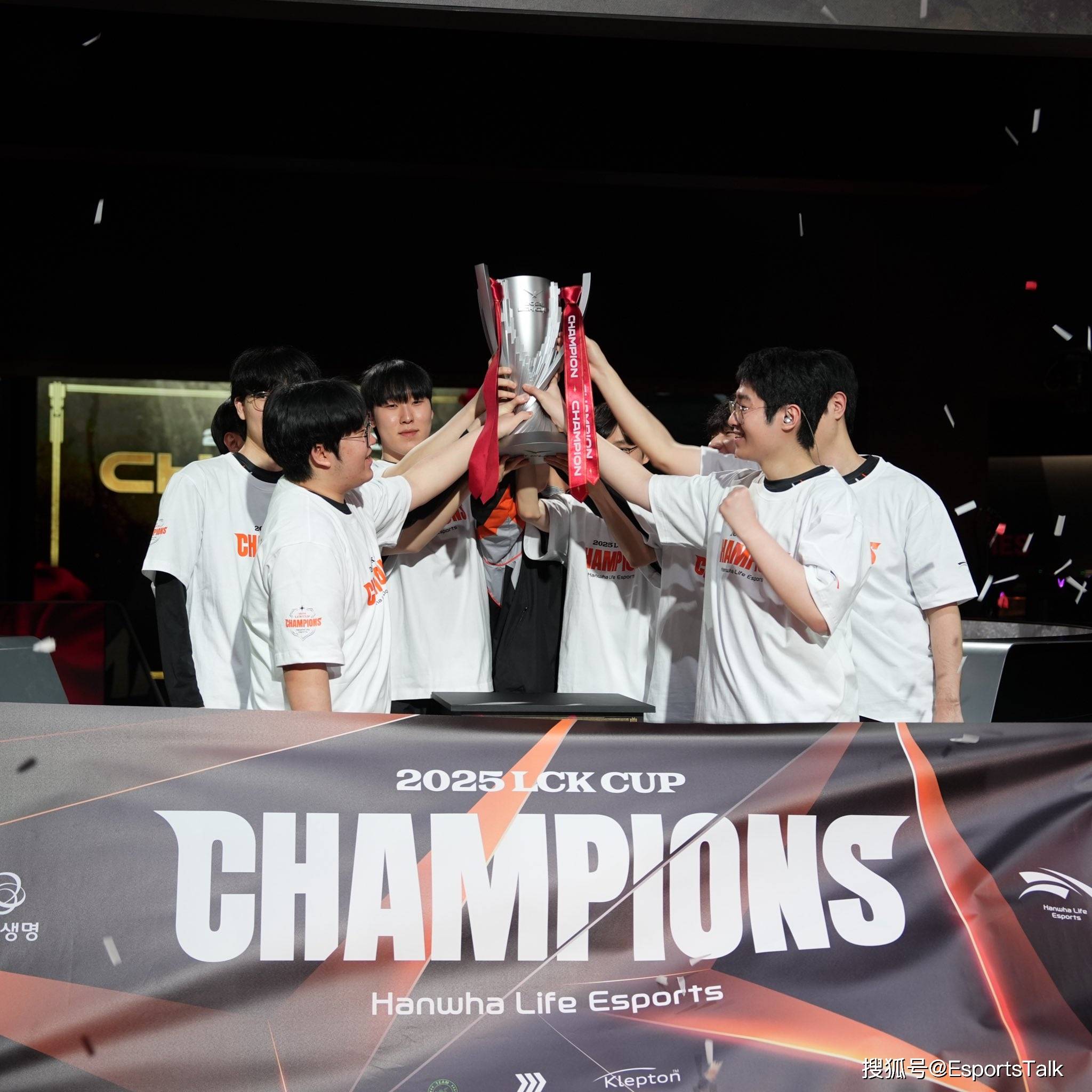 V5翻盘G2,Peanut完成史诗逆转强强对话四强赛,引爆全场热议 V5翻盘G2,Peanut完成史诗逆转强强对话四强赛,引爆全场热议