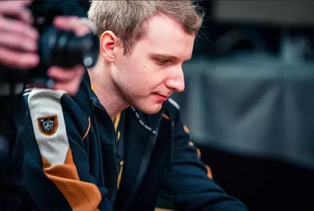 EDG血洗NS，Jankos操刀奇招英雄翻盘焦点之战全球总决赛，点燃全场激情的简单介绍