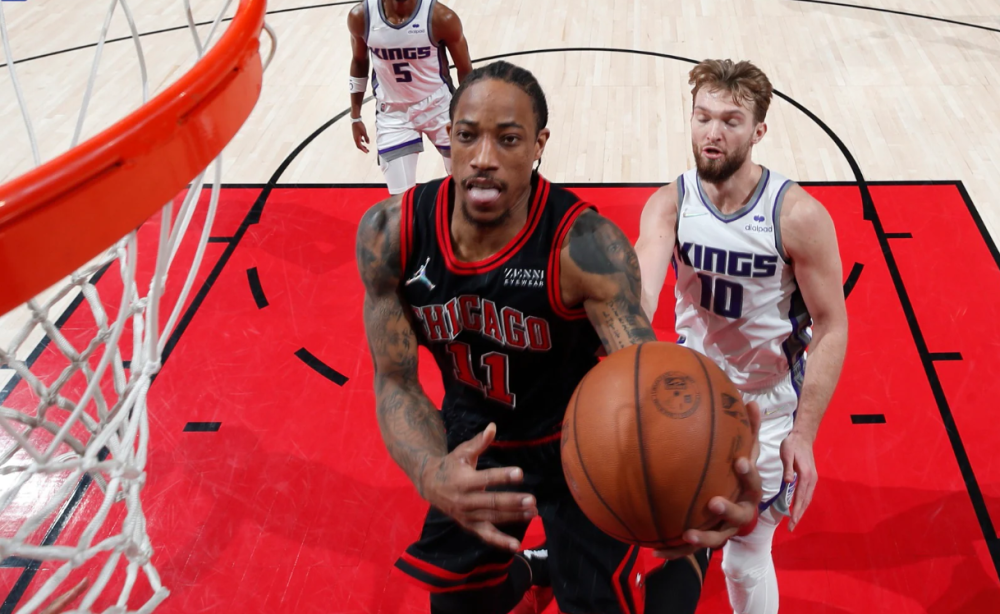 包含马刺队完胜活塞，德罗赞状态火爆领军球队的词条