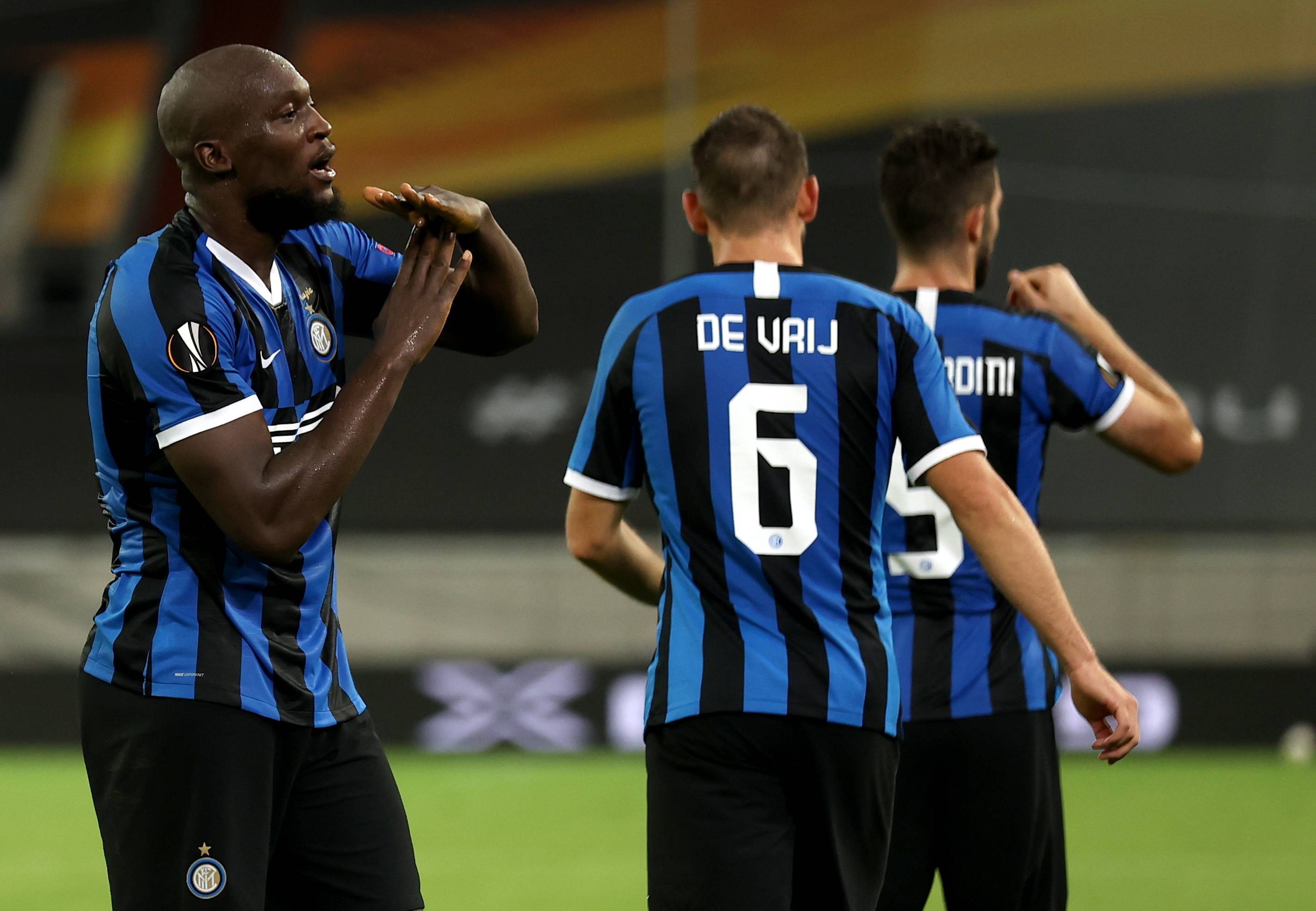 斯图加特客场告捷，奥格斯堡遭逢重创