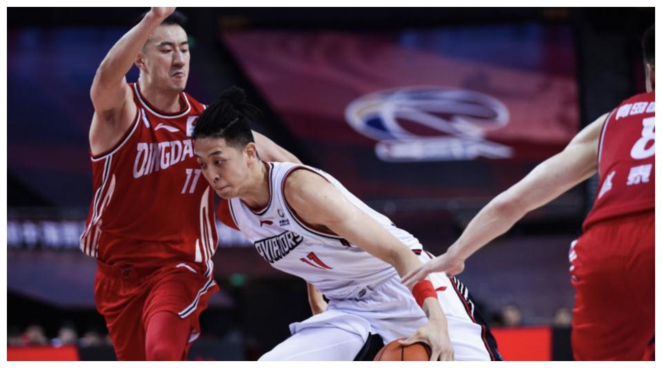 包含深圳队力克青岛队，詹姆斯关键制胜的词条